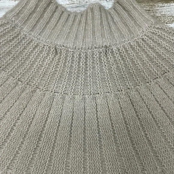 𝅺marc New York Andrew Marc fit is loose with a dolman sleeve and rhinestones - Picture 7 of 15